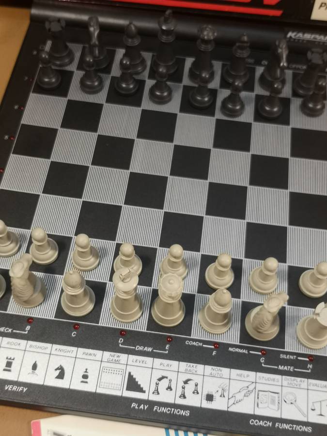 Vintage SAITEK KASPAROV MK 12 TRAINER Electronic Chess Computer Complete in Box