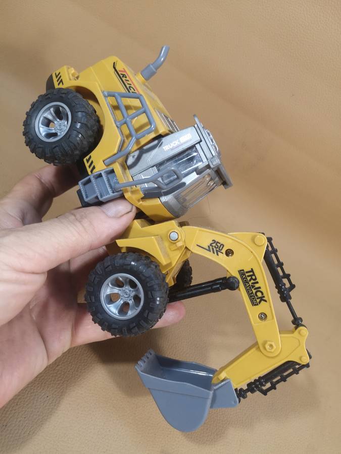 Baby Links Construction Excavator Truck