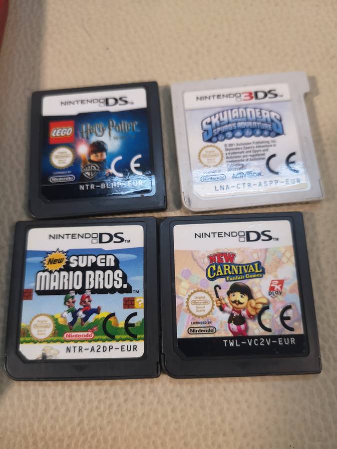 Special Edition Nintendo 2DS Super Mario Bros 2 Scarlet Red Console and Games Bundle