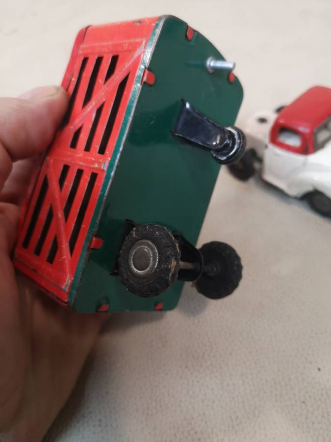 VINTAGE 1950'S FRICTION TIN LIVESTOCK TOY TRUCK