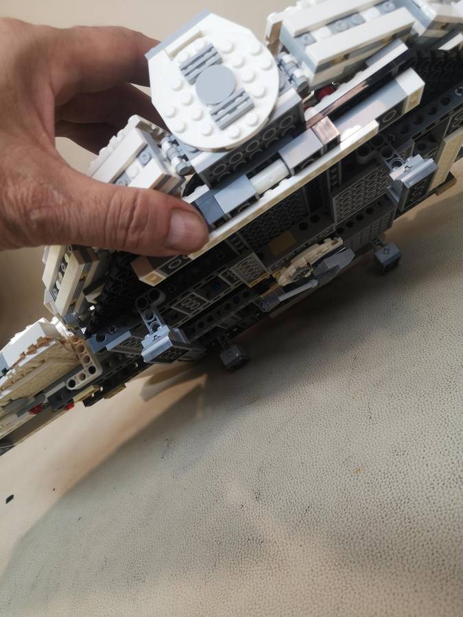 Very Large 1400pce Lepin 05142 (75212) Kessel Run Millennium Falcon