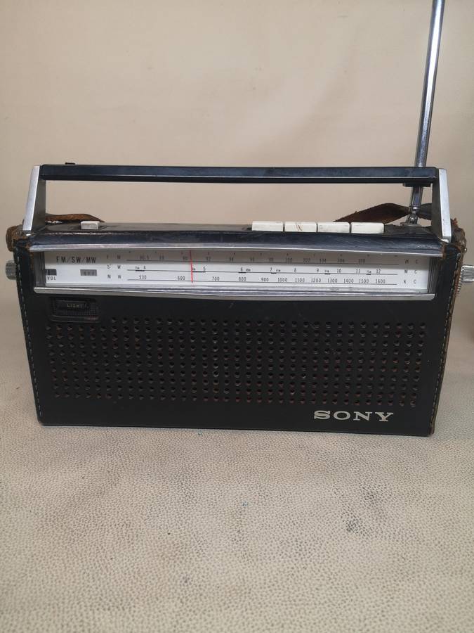 Rare Vintage Sony Esaki Diode 11 Transistor AM/FM Radio EFM-117