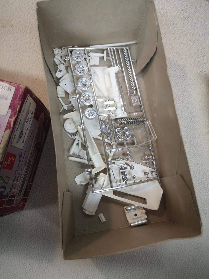 Vintage AMT 1962 Ford Galaxie Sunliner Model Car Kit