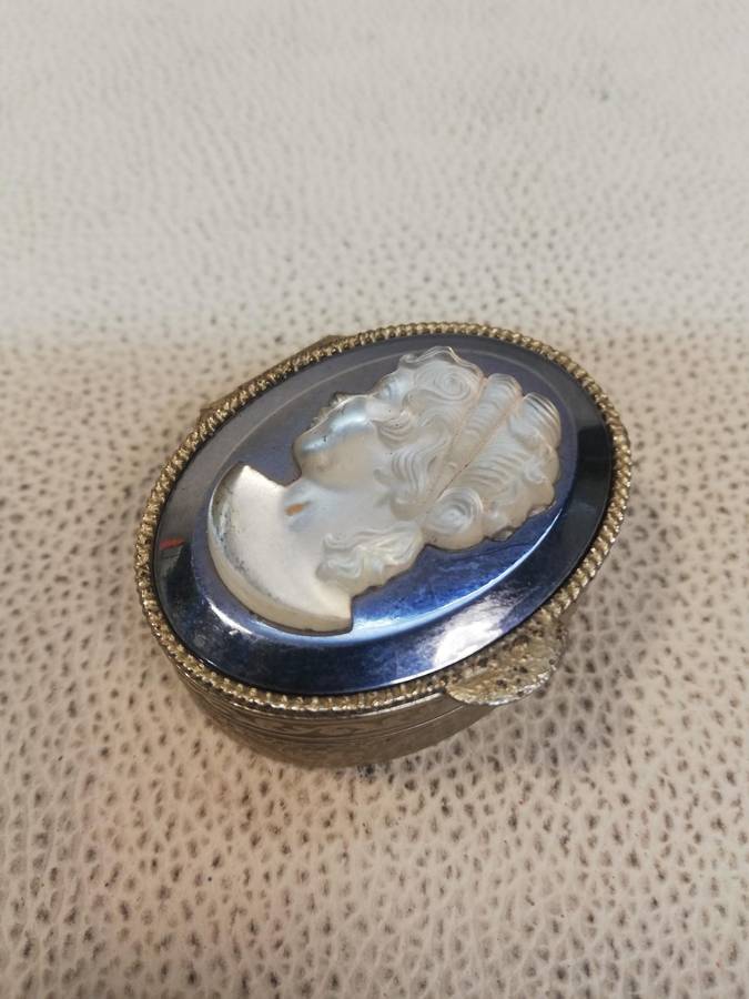 Vintage Cameo Vatican City Pillbox - Italy