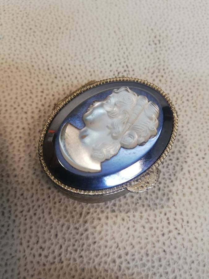 Vintage Cameo Vatican City Pillbox - Italy