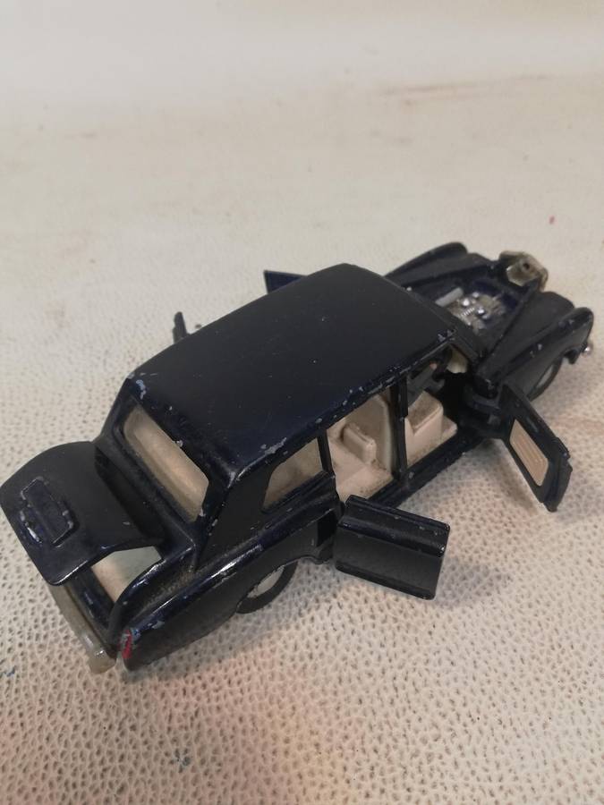 Vintage Dinky Meccano Rolls Royce Phantom V Limousine 1/32 Die cast