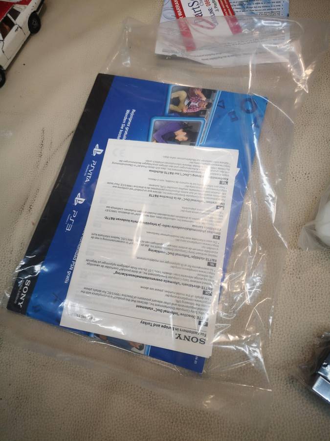 Complete Chrystal White Sony PS3-CECH-4204A + 2 Controls