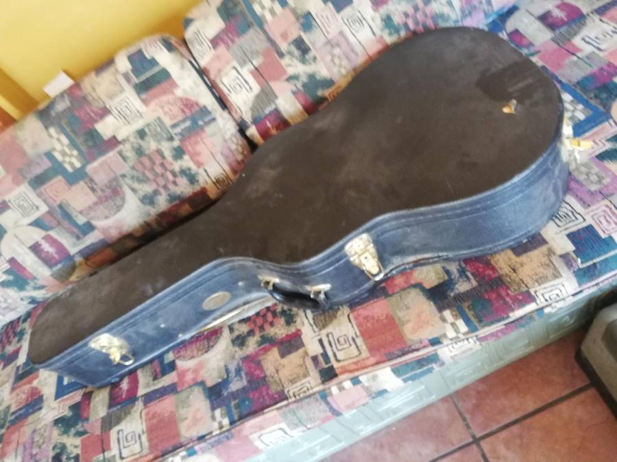 Beautifull YAMAHA CG-100A Classical Guitar in a Guitar Case