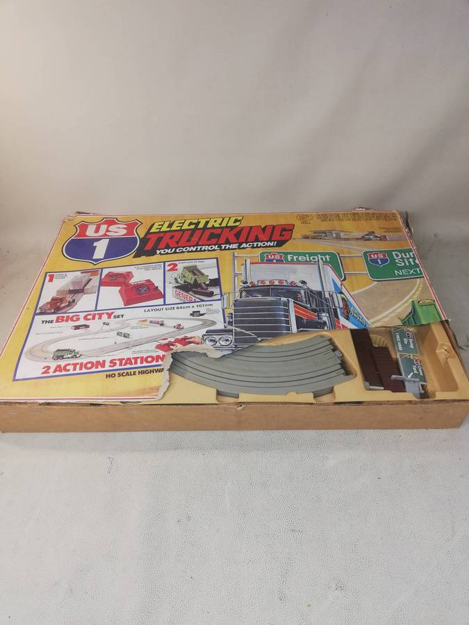 Vintage 80's Tyco US 1 Electric Trucking City Hauler Slot Car Set