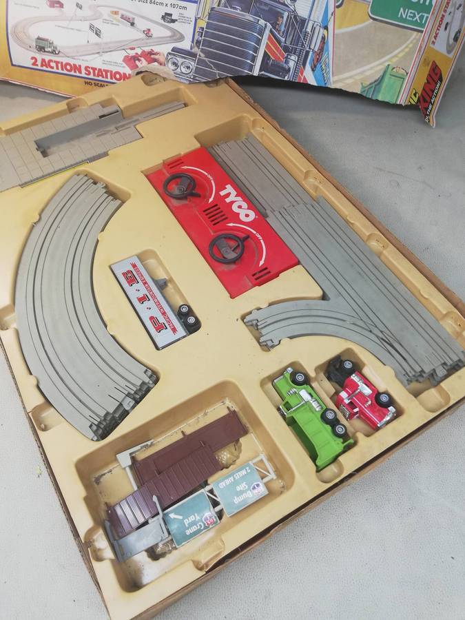 Vintage 80's Tyco US 1 Electric Trucking City Hauler Slot Car Set