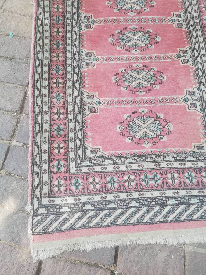 Beautiful Vintage Handmade Wool Persian Carpet - 1700 x 940mm