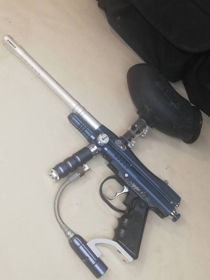 Spyder TL-X Paintball Gun with hopper and Padded Gun Bag - Working Condition