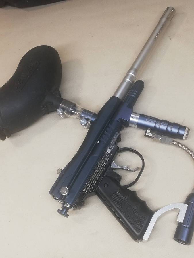 Spyder TL-X Paintball Gun with hopper and Padded Gun Bag - Working Condition