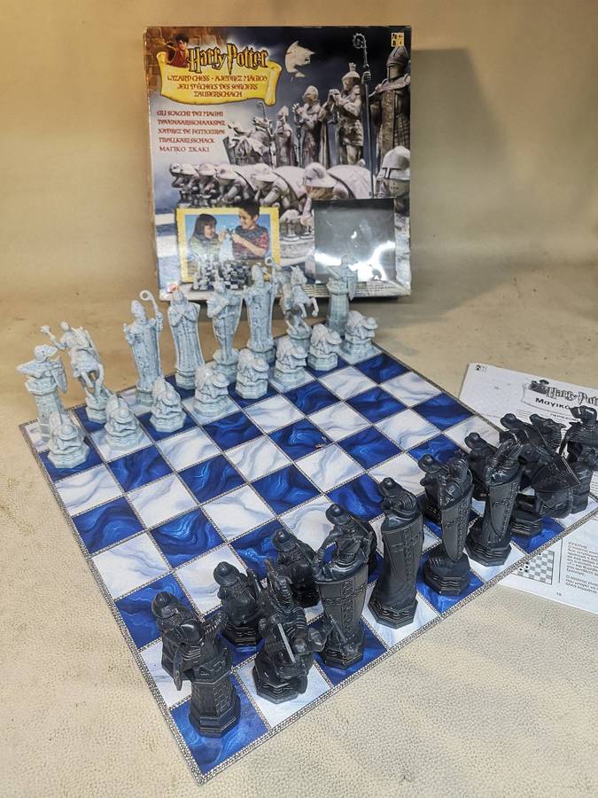 Vintage 2002 Harry Potter Wizard Chess Set