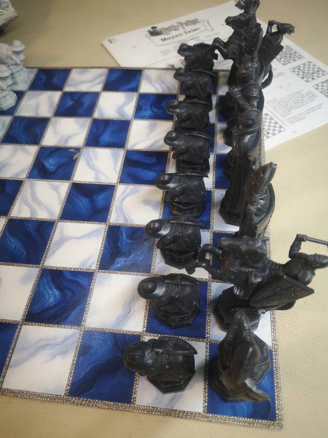 Vintage 2002 Harry Potter Wizard Chess Set