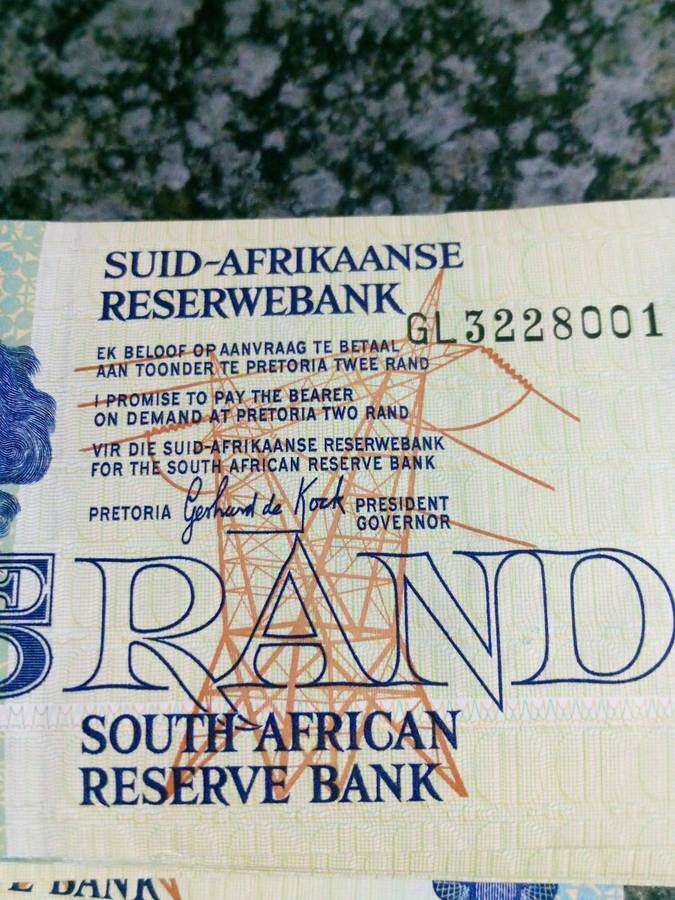 Uncirculated R2 notes x 100 in  Serial number order