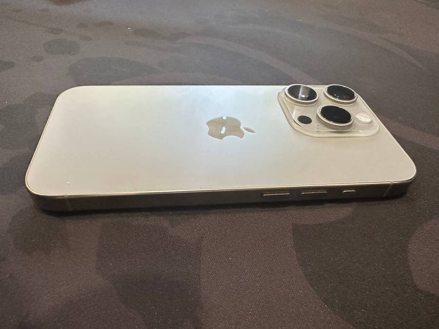 Apple iPhone 15 Pro - 128MB Titanium