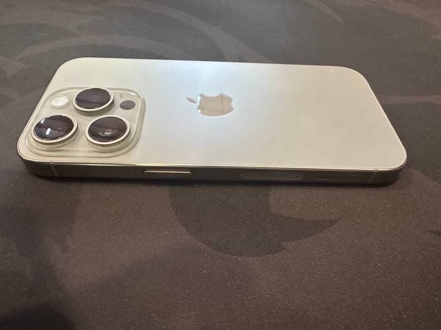Apple iPhone 15 Pro - 128MB Titanium