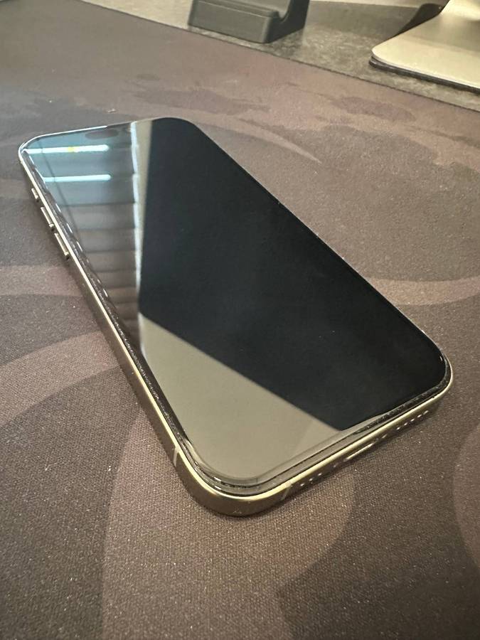 Apple iPhone 15 Pro - 128MB Titanium