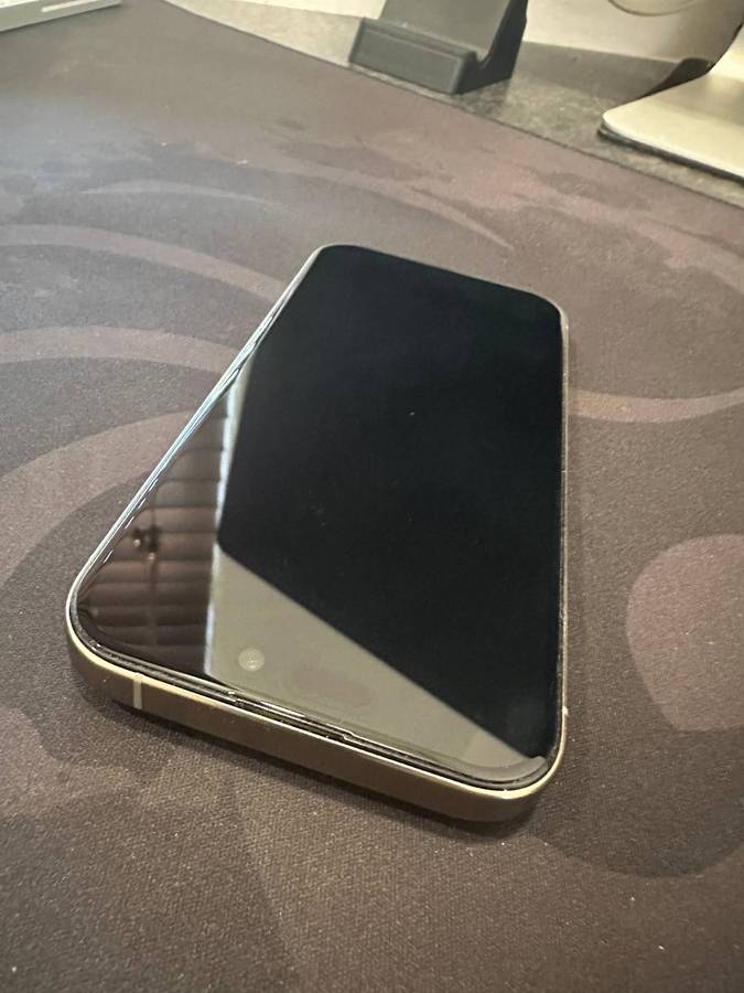 Apple iPhone 15 Pro - 128MB Titanium