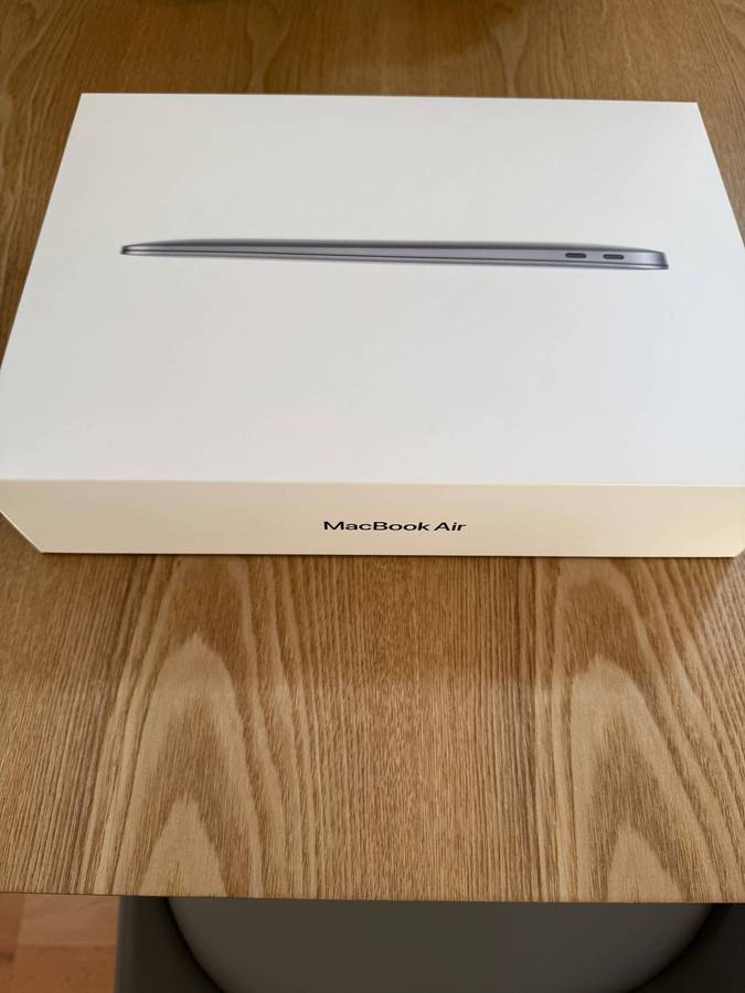 MacBook Air 13-inch M1 chip - (Mint Condition!)