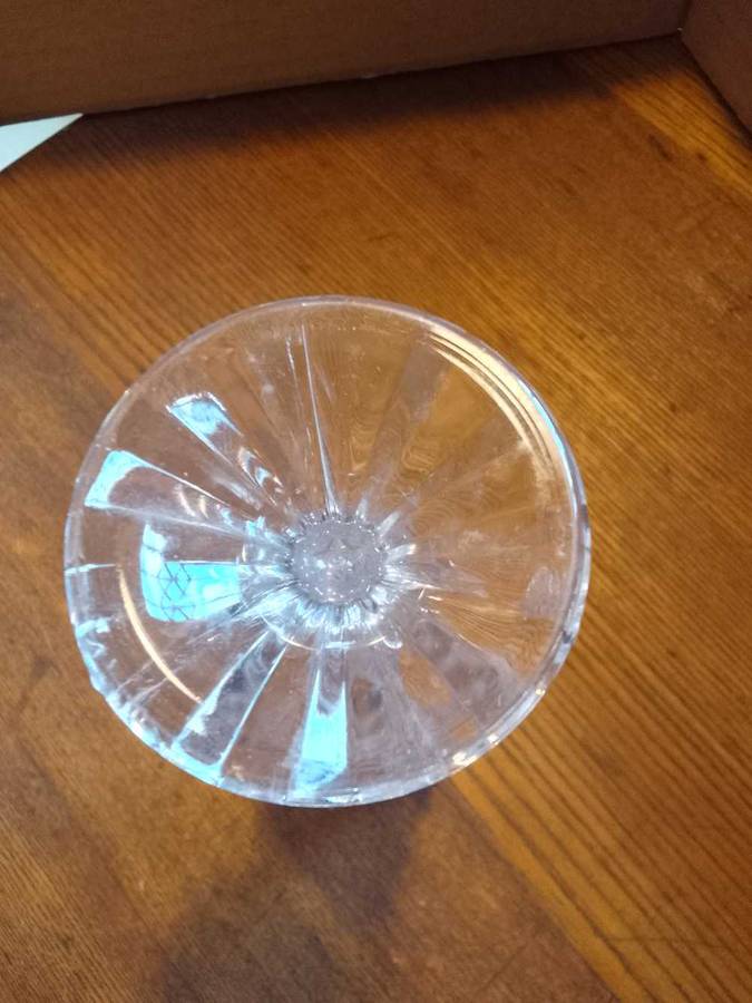 Stunning cut glass vase (heavy)