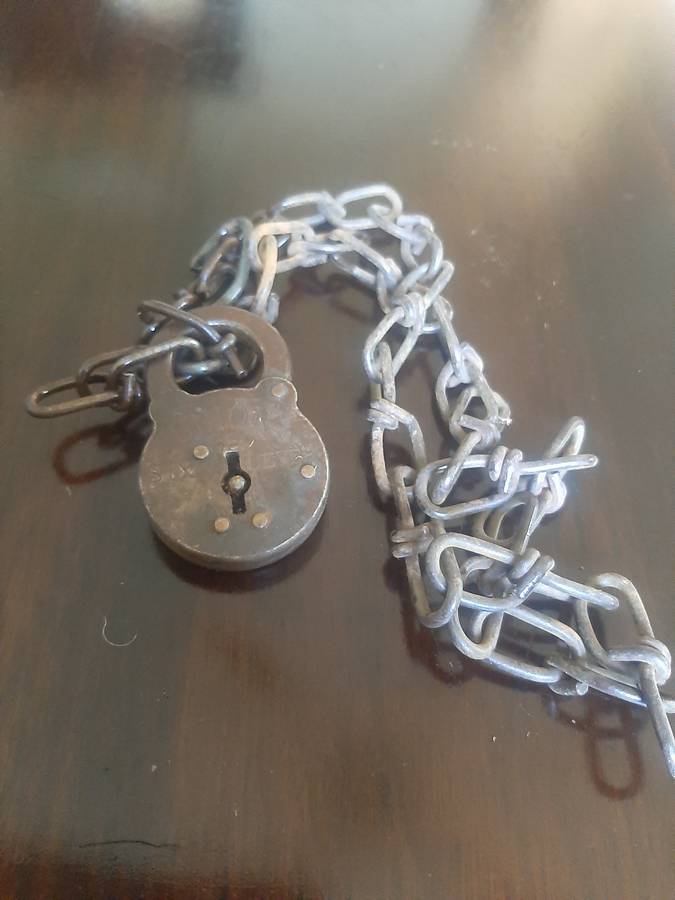 old lock with Chain, (No Key)