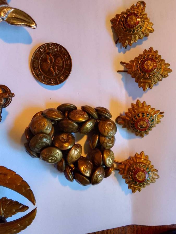 Mixed lot military badged