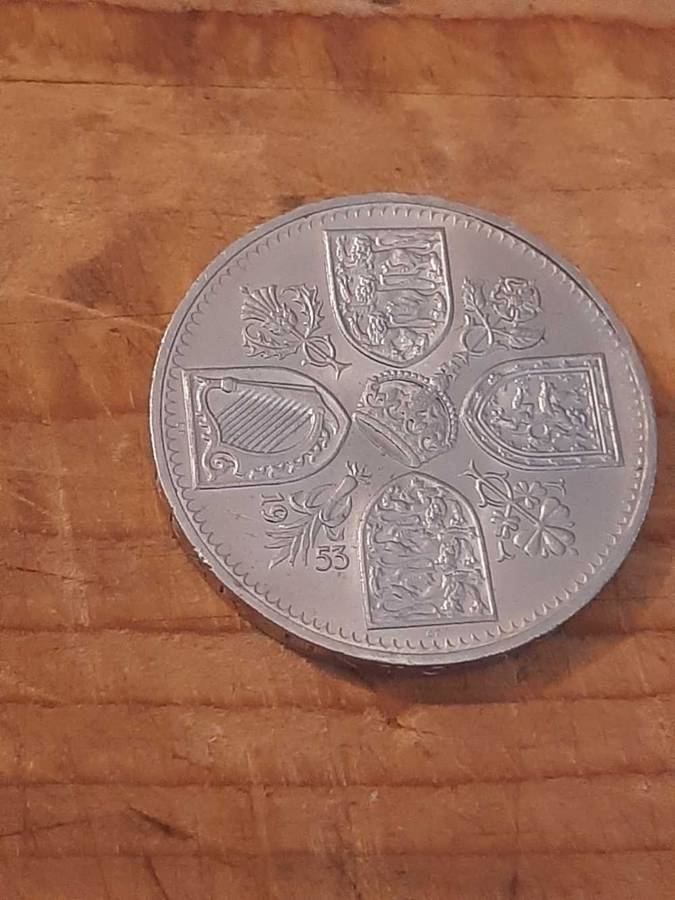 Elizabeth II commemorative 5 Shillings.