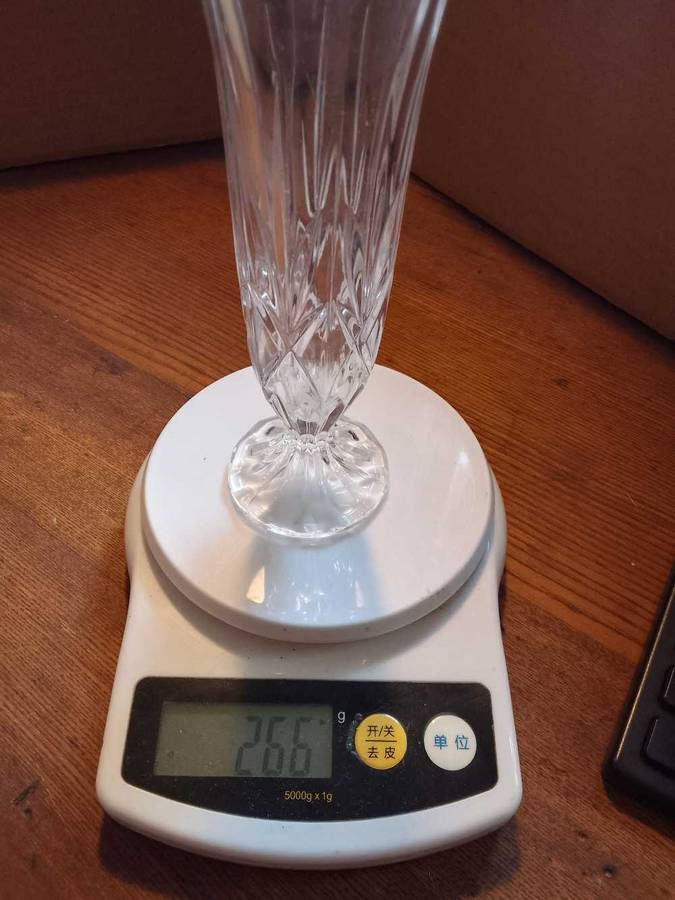 Stunning cut glass vase (heavy)