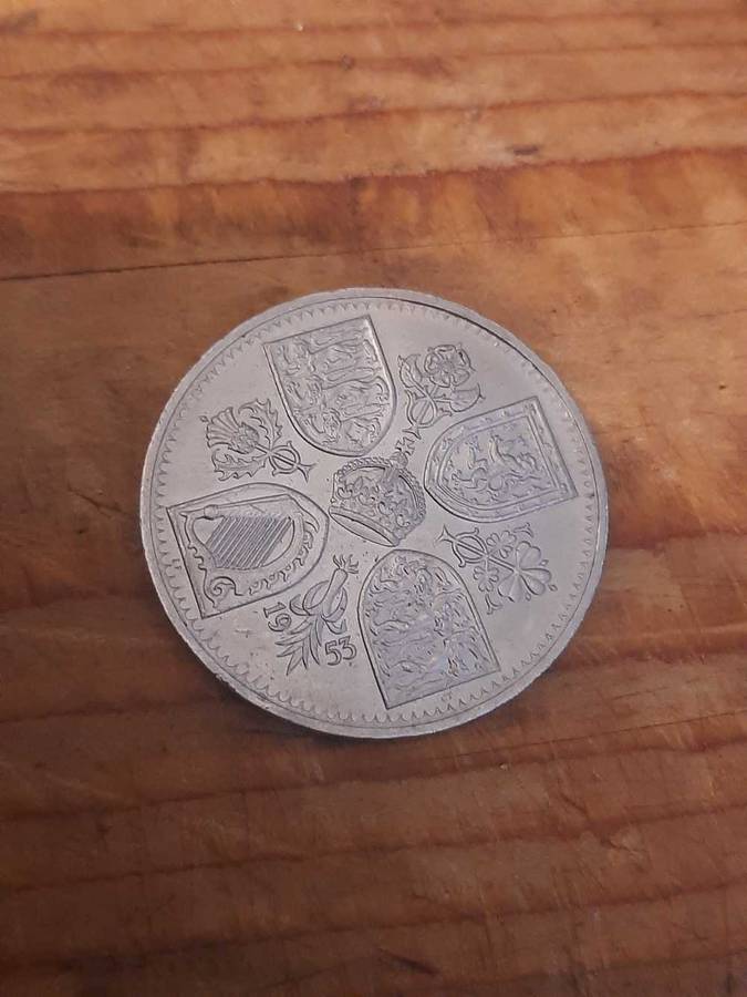 Elizabeth II commemorative 5 Shillings.
