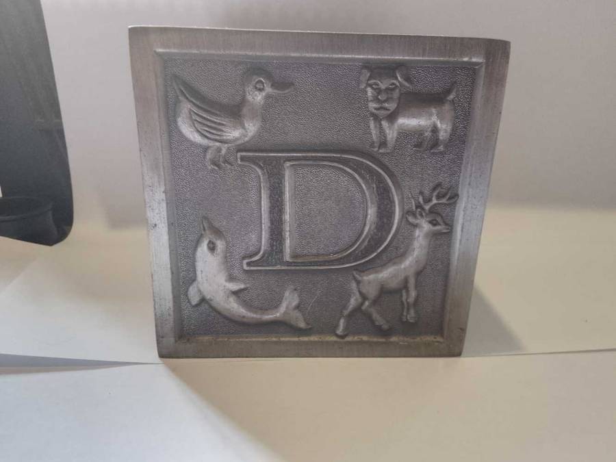 stunning metal money box