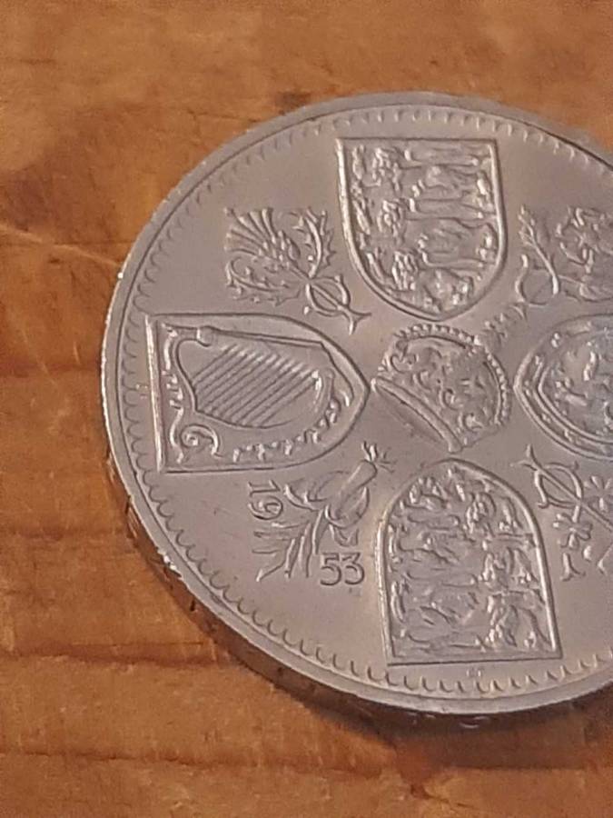 Elizabeth II commemorative 5 Shillings.