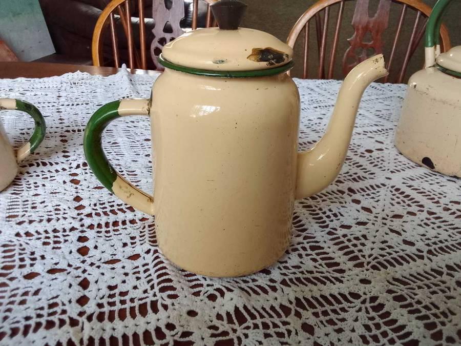 3+1 enamel kettles (see pictures and description)