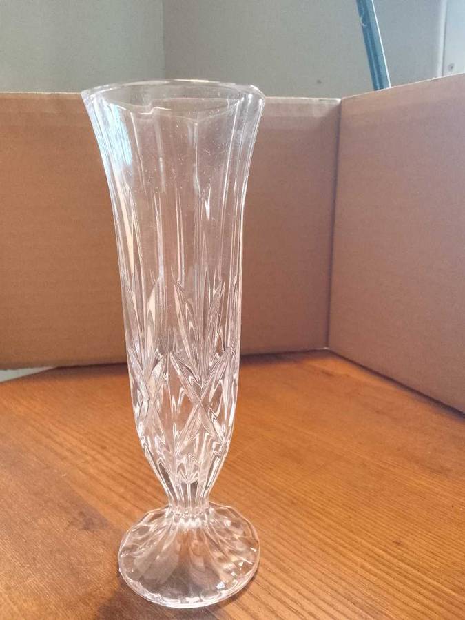 Stunning cut glass vase (heavy)