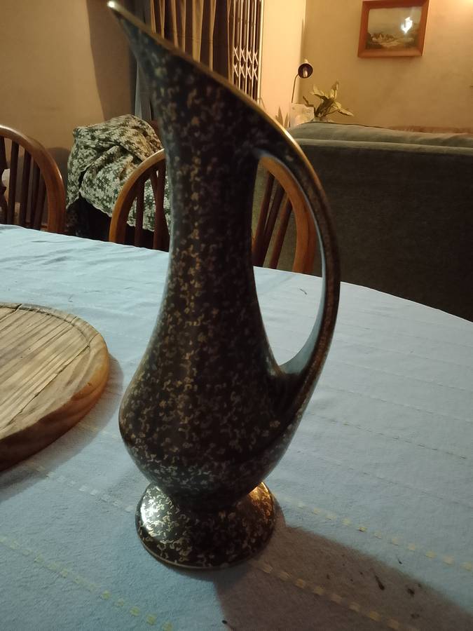 HOHR vase (Has 2 chips as per photo's )