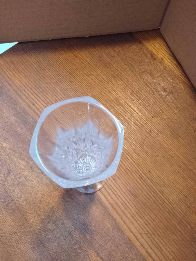 Stunning cut glass vase (heavy)