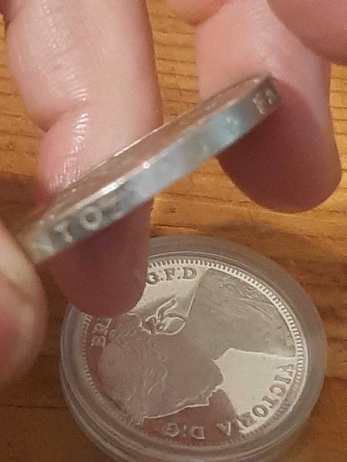 Elizabeth II commemorative 5 Shillings.