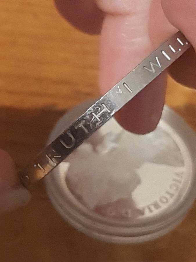 Elizabeth II commemorative 5 Shillings.