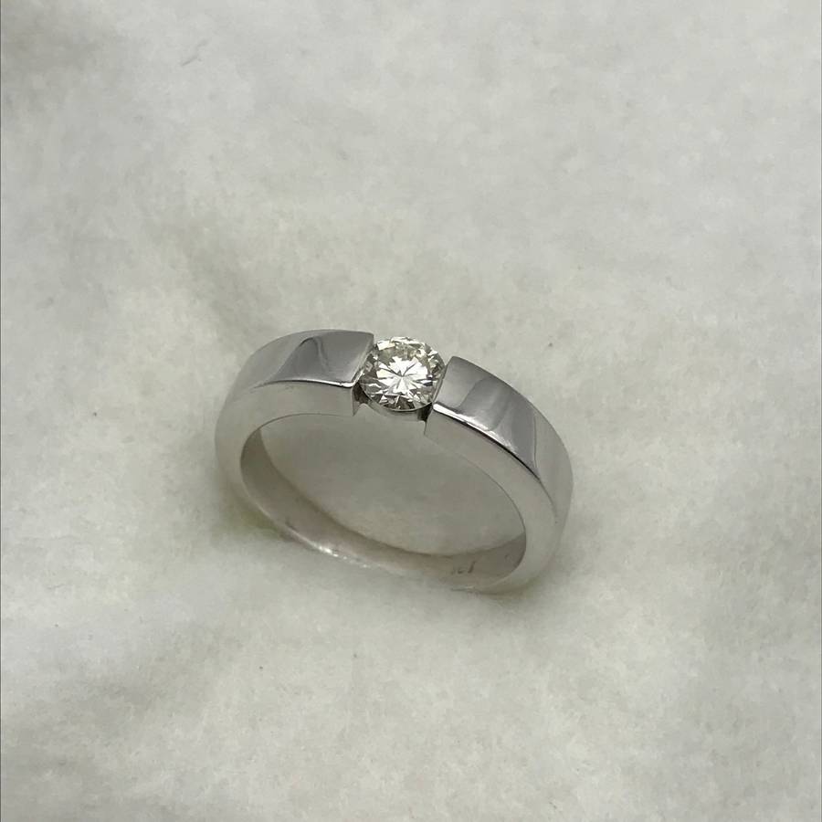 18ct White Gold & Diamond Dress Ring (V - R50 850)
