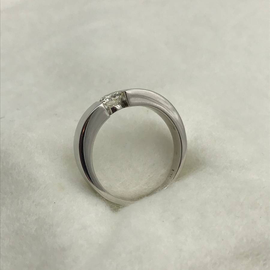 18ct White Gold & Diamond Dress Ring (V - R50 850)