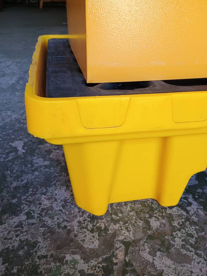 Sysbel Flammables Liquid and Chemicals Storage Cabinet 114Ltr with a Spillage Pallet