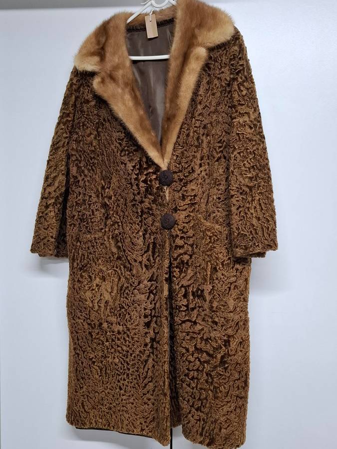 Vintage Karakul ladies coat - caramel with a warm gold hue and fur collar - superb condition