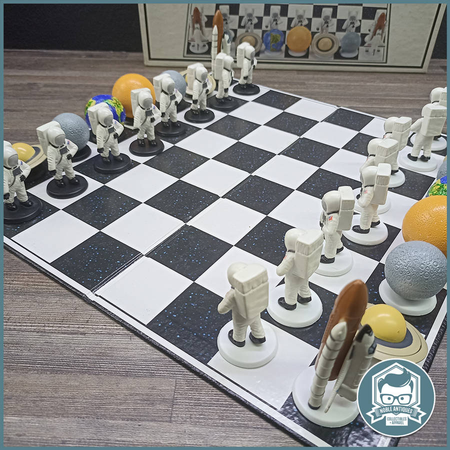 Original Boxed Complete Vintage Space Chess Game by Big League Promotions 2002!!!