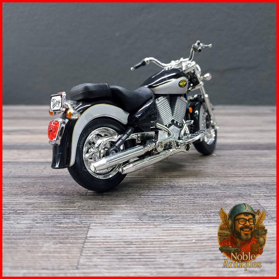 Victory V92C Motorcycle Die-cast Scale 1:18