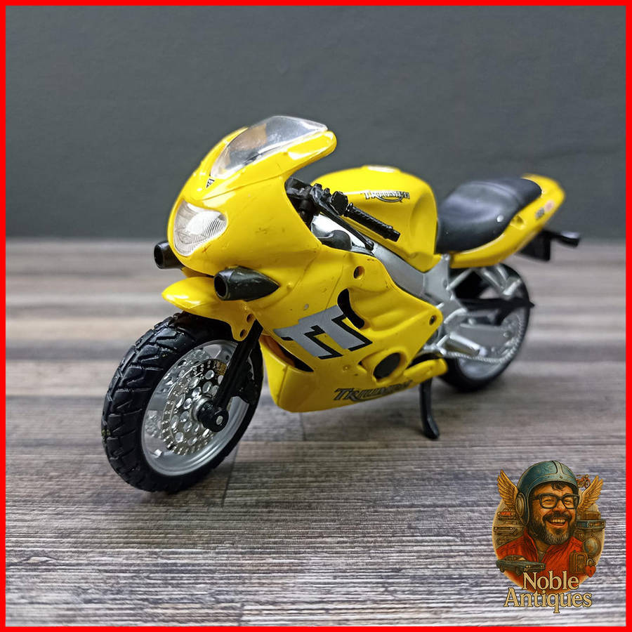 Triumph TT 600 Motorcycle Die-cast Scale 1:18