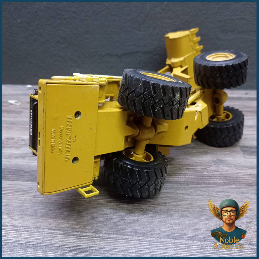 Die Cast Metal Norscot Caterpillar 992g Wheel Loader Scale 1:50 (30cm)