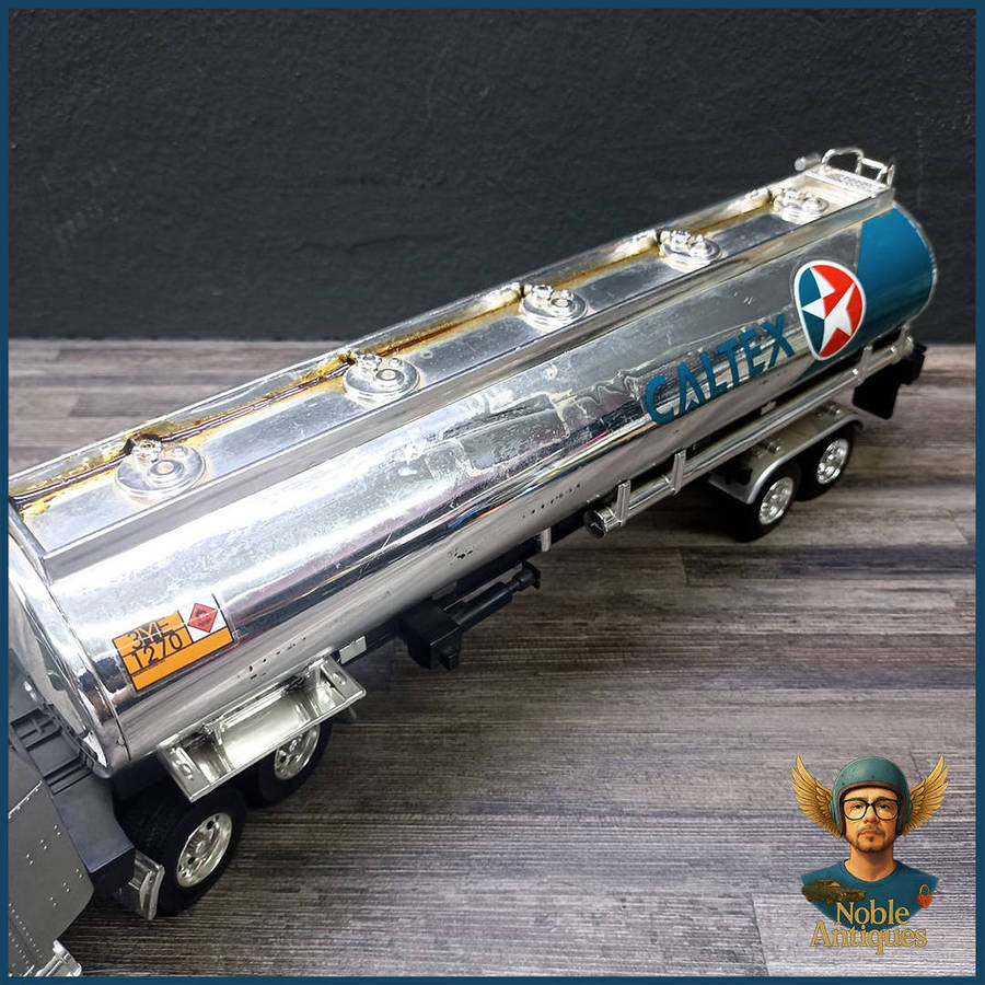 Large 40cm Peterbilt 379 truck with a Caltex tanker trailer