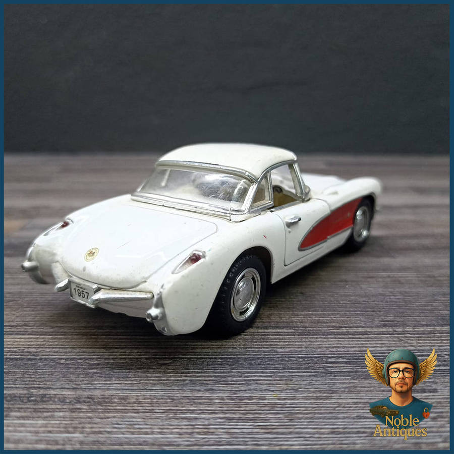 Kinsmart 1:43 scale die cast model of a 1957 Chevrolet Corvette