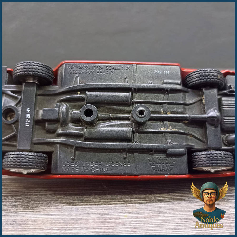 Motormax1:43 die-cast model of a 1955 Chevrolet Bel Air convertible